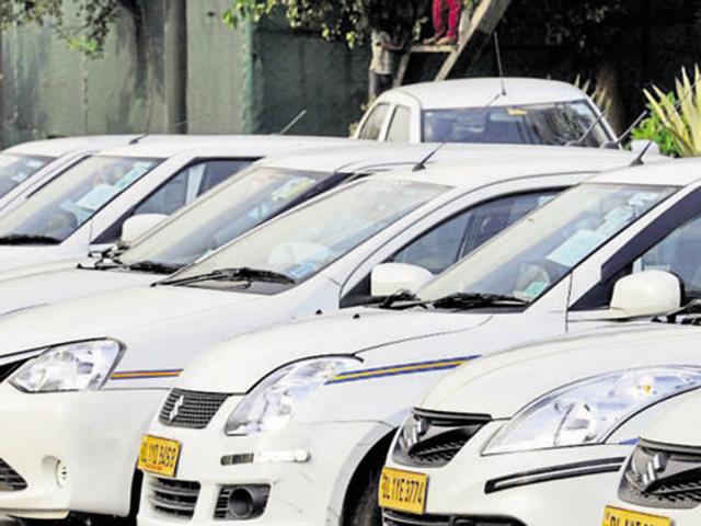 Drivers of Uber and Ola are spending up to 17 hours every day to clock rides to avail the incentives given by the cab-hailing platforms.(Hindustan Times)