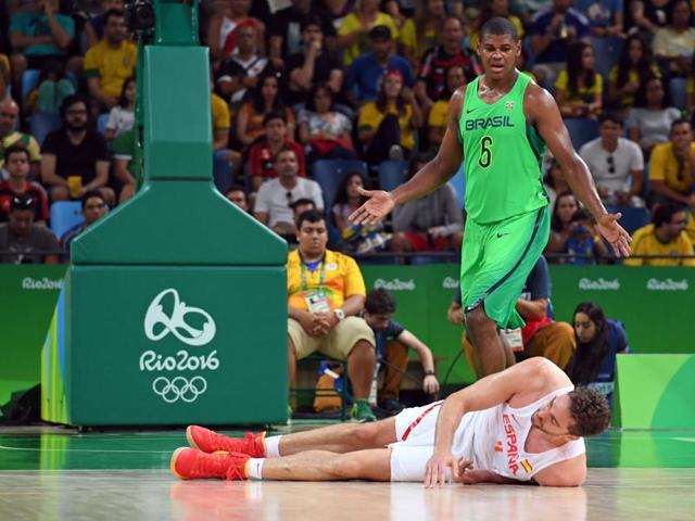 Pau Gasol (bottom), the San Antonio Spurs superstar, failed to deliver for Spain for the second game in a row. (AFP photo) Pau Gasol (bottom), the San Antonio Spurs superstar, failed to deliver for Spain for the second game in a row. (AFP photo)