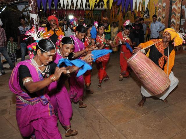 Participants at a rally taken out from Labagh palace to DAVV Khandwa Road on World Tribal Day in Indore on Tuesday.(Arun Mondhe/HT photo)