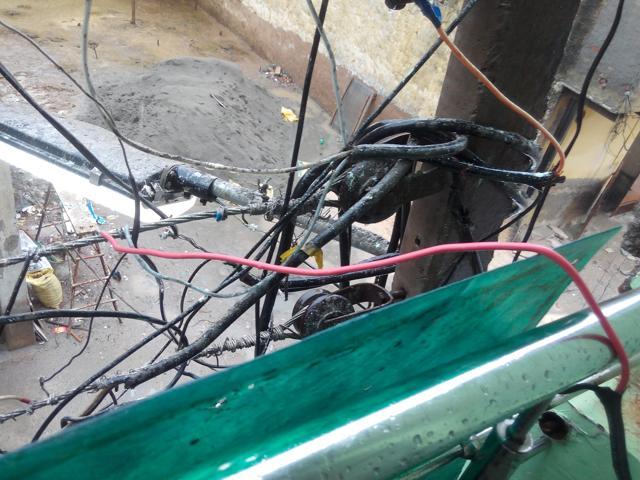 Discom officials said BJP worker Ishwar Singh was drawing electricity directly from the electric pole by fixing two wires to it. (HT Photo) Discom officials said BJP worker Ishwar Singh was drawing electricity directly from the electric pole by fixing two wires to it. (HT Photo)