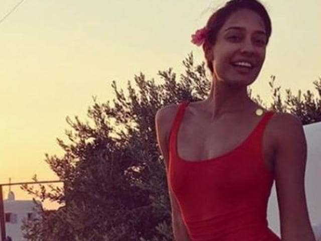 Lisa Haydon is enjoying her vacation in Greece. And her social media feed will certainly make you jealous. Check out her hot and awesome pics.