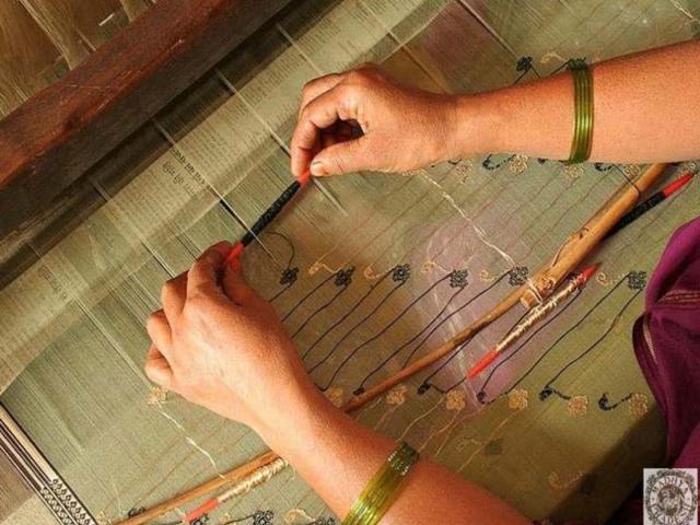 A cluster of 22 industrial sheds set up to promote carpet manufacturing by handloom weavers in Gwalior’s Barai village today wears a deserted look A cluster of 22 industrial sheds set up to promote carpet manufacturing by handloom weavers in Gwalior’s Barai village today wears a deserted look