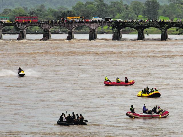 Four teams - 40 jawans from the NDRF and 25 from coast Guards,16 boats and several divers were part of the rescue operation that began on August 3. The teams have so far found 26 of the 42 people who went missing after the river washed away the bridge at Mahad.(HT PHOTO)
