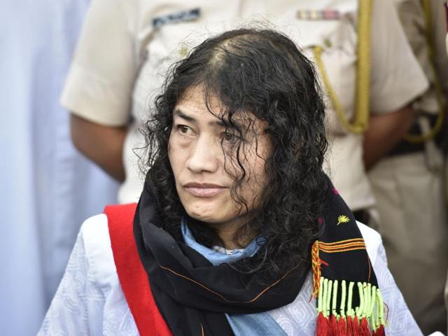 Irom Sharmila breaks her 16 year long fast at a press conference at Jawahar Lal Nehru Hospital on Tuesday.(Saumya Khandelwal/HT Photo)