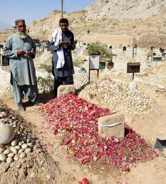 In this photograph taken on August 9, 2016, Pakistani relatives pray beside the grave of a lawyer who was killed in the Quetta suicide bombing. (AFP) In this photograph taken on August 9, 2016, Pakistani relatives pray beside the grave of a lawyer who was killed in the Quetta suicide bombing. (AFP)
