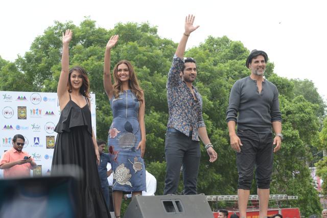 Actors Akshay Kumar, Ileana D'Cruz, Arjan Bajwa and Esha Gupta at Hansraj College, Delhi University. (Waseem Gashroo/HT Photo)