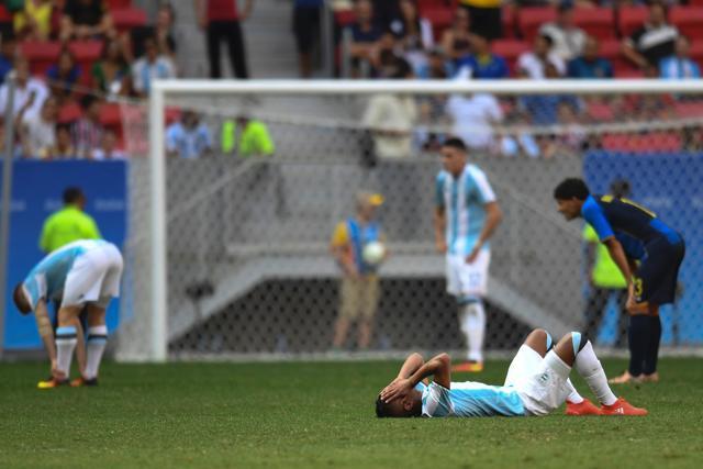 Argentina's footballers react at the end of their first round match against Honduras. Honduras , who had superior goal difference advanced to the quarterfinals at the expense of 2012 silver medallists. (AFP Photo) Argentina's footballers react at the end of their first round match against Honduras. Honduras , who had superior goal difference advanced to the quarterfinals at the expense of 2012 silver medallists. (AFP Photo)