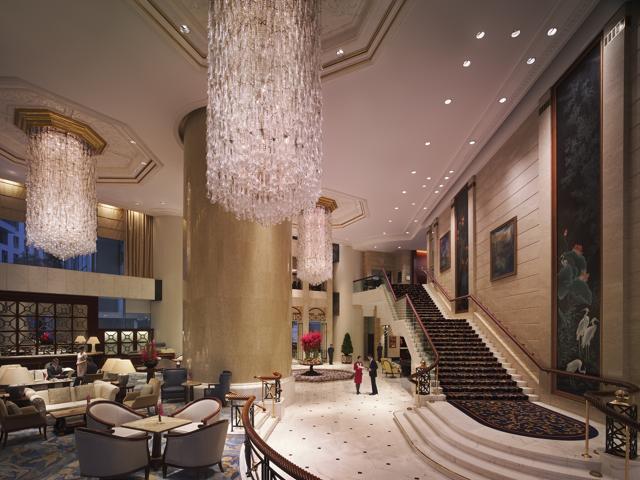 The Island Shangri-La doesn’t have the air of exclusivity that the Mandarin cultivates. But it is far, far better run (Picture courtesy: The Island Shangri-La Hong Kong) The Island Shangri-La doesn’t have the air of exclusivity that the Mandarin cultivates. But it is far, far better run (Picture courtesy: The Island Shangri-La Hong Kong)