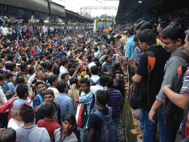 Irate passengers block the railway tracks at Badlapur station. (Rishikesh Choudhary) Irate passengers block the railway tracks at Badlapur station. (Rishikesh Choudhary)