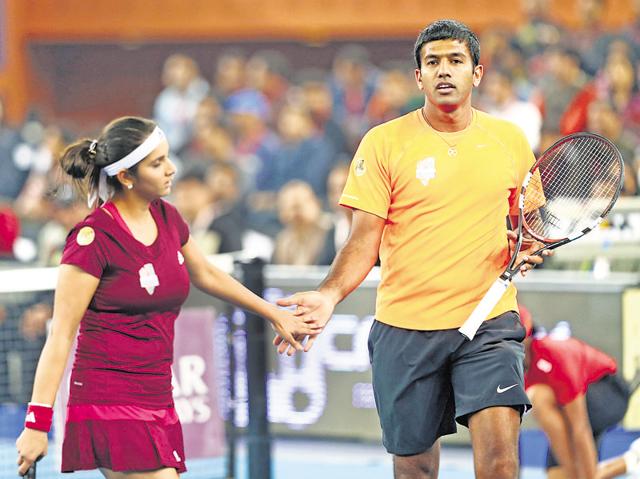 Sania Mirza and Rohan Bopanna overcame a strong challenge Australia;s Samantha Stosur and Jonathan Peers to win 7-5,6-4. (Getty Images FILE)