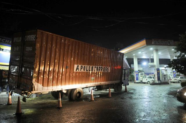 The truck, carrying two-wheelers, was moving towards the petrol pump to refuel when it came in contact with wires and emitted sparks. (Abhinav Saha/HT Photo) The truck, carrying two-wheelers, was moving towards the petrol pump to refuel when it came in contact with wires and emitted sparks. (Abhinav Saha/HT Photo)