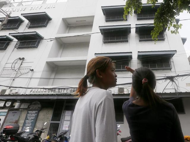A relative waves to check the condition of a prisoner hours after officials said numbers of inmates, including alleged Chinese drug criminals, died in a suspected grenade blast at the Paranaque City Jail in Philippines. (AP) A relative waves to check the condition of a prisoner hours after officials said numbers of inmates, including alleged Chinese drug criminals, died in a suspected grenade blast at the Paranaque City Jail in Philippines. (AP)