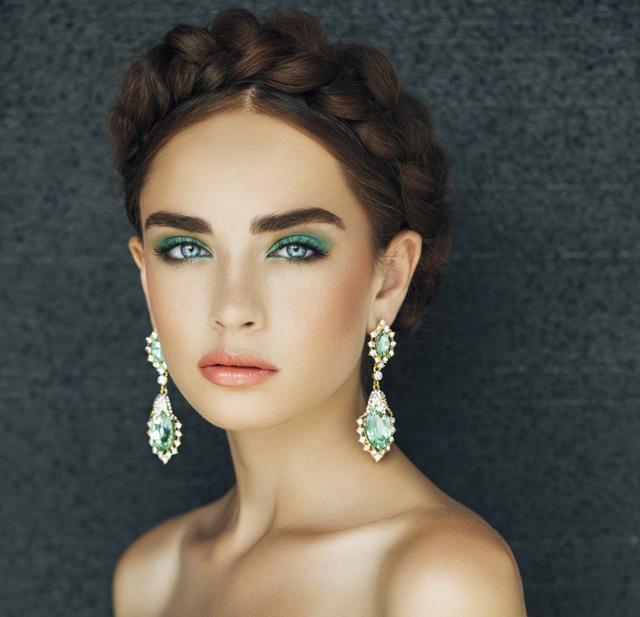 Try out jewel-inspired emerald eyes for I-day. (Istock) Try out jewel-inspired emerald eyes for I-day. (Istock)