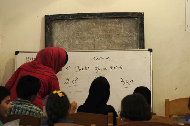 Youth in Kashmir are volunteering to impart free education to children and have started alternate schooling. (Waseem Andrabi/HT Photo) Youth in Kashmir are volunteering to impart free education to children and have started alternate schooling. (Waseem Andrabi/HT Photo)