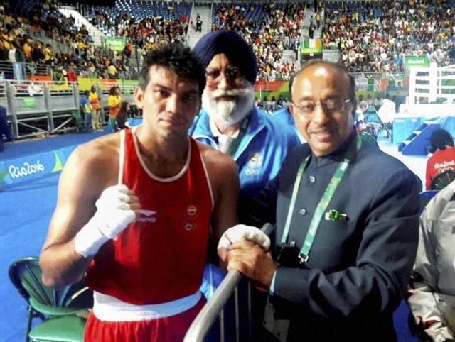 Rio organisers have warned Vijay Goel that his privileges will be withdrawn if people accompanying him do not end their aggressive and rude behaviour.(PTI Photo) Rio organisers have warned Vijay Goel that his privileges will be withdrawn if people accompanying him do not end their aggressive and rude behaviour.(PTI Photo)