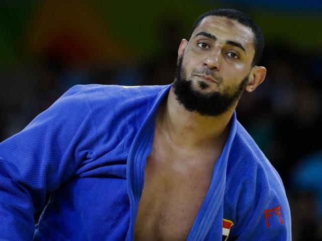 Egypt's Islam El Shehaby, blue, declines to shake hands with Israel's Or Sasson, white. (AP Photo) Egypt's Islam El Shehaby, blue, declines to shake hands with Israel's Or Sasson, white. (AP Photo)