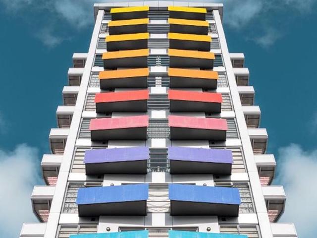 Just a rainbow building in Auckland. (Instagram/derekdotsee) 