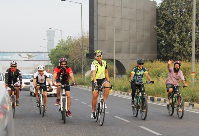 Delhi Cyclists provides a technical backup in case a bike breaks down. (Zehra Warsi) Delhi Cyclists provides a technical backup in case a bike breaks down. (Zehra Warsi)