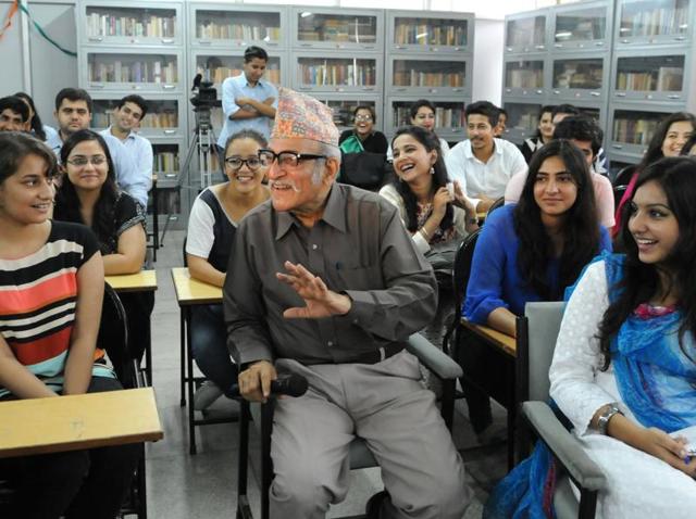 Actor Mohan Agashe interacting with students at Panjab University in Chandigarh on Friday. (Anil Dayal/HT Photo) Actor Mohan Agashe interacting with students at Panjab University in Chandigarh on Friday. (Anil Dayal/HT Photo)