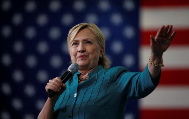 US Democratic presidential nominee Hillary Clinton gestures as she speaks during a rally at Lincoln High School in Des Moines, Iowa August 10, 2016. (REUTERS) US Democratic presidential nominee Hillary Clinton gestures as she speaks during a rally at Lincoln High School in Des Moines, Iowa August 10, 2016. (REUTERS)