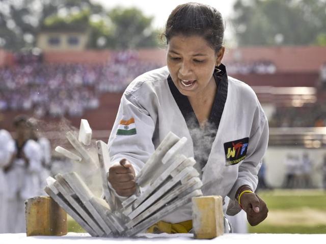 A school girl shows off her skills during full dress rehearsal for the Independence Day celebration at the Guru Nanak Stadium in Amritsar. (Gurpreet Singh/ HT Photo)