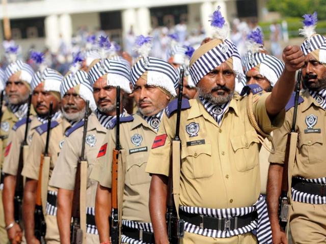 Punjab Police at YPS Stadium in Patiala on Saturday during the rehearsal. (Bharat Bhushan/HT Photo)