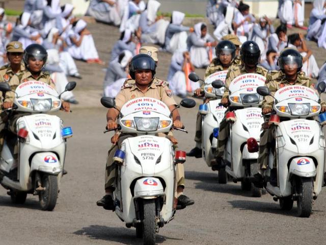 Cops on their vehicles during the full dress rehearsal. (Bharat Bhushan/HT Photo)