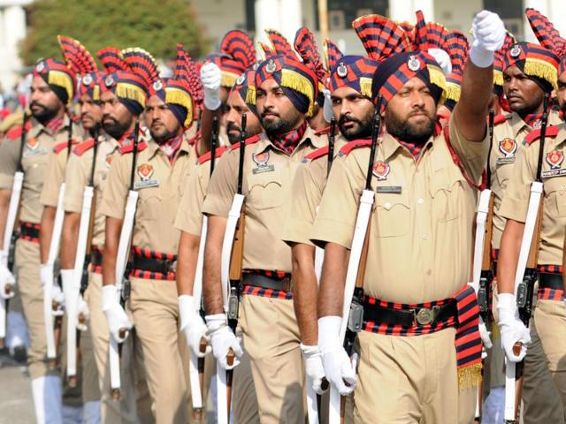 Punjab Police take part in full dress rehearsal for the Independence Day at YPS Stadium in Patiala. (Bharat Bhushan / HT Photo)
