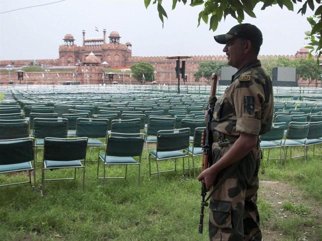 A security man keeps vigil at Red Fort ahead of Independence Day celebrations, in New Delhi on Saturday.(PTI)