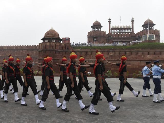 Defence personnel practice the march past during the Independence Day parade dress rehearsal at Red Fort in New Delhi. (Sushil kumar/ HT File Photo)