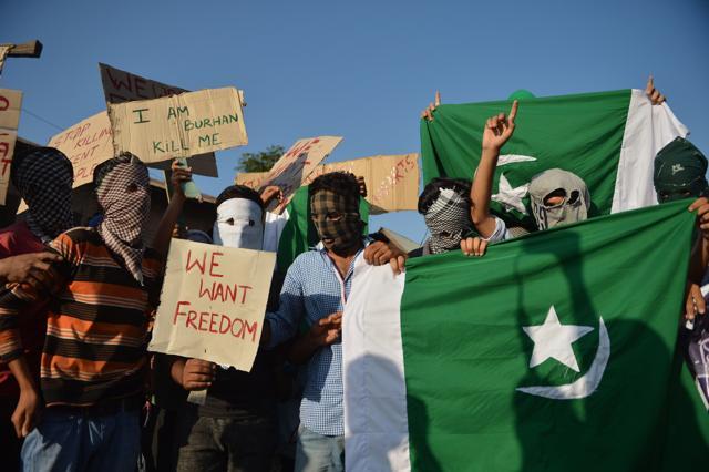 Masked Kashmiri protestors shout pro-Pakistan and pro-freedom slogans during a protest in downtown Srinagar on July 31, 2016 (AFP file photo) Masked Kashmiri protestors shout pro-Pakistan and pro-freedom slogans during a protest in downtown Srinagar on July 31, 2016 (AFP file photo)