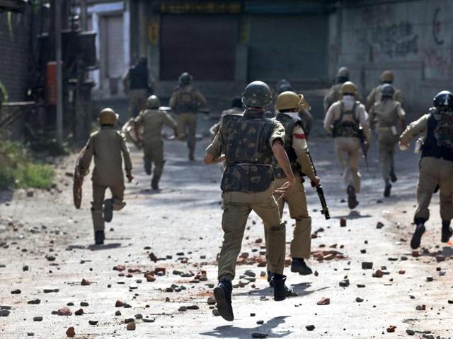 A policeman and a civilian were shot dead by militants in South Kashmir’s Kulgam district.(AP Photo)
