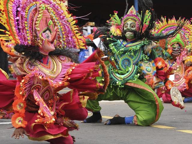Purulia Chhau dancers perform during Independence Day final dress rehearsal in Kolkata. (Subhankar Chakraborty/ HT PHOTO)
