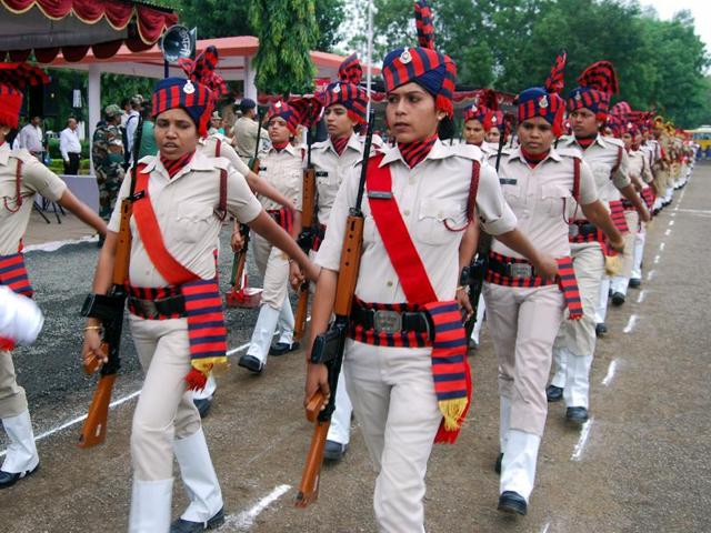 Police jawans participate in the full dress rehearsal for the Independence Day at the APTC Ground in Indore. (Arun Mondhe/ Ht photo)