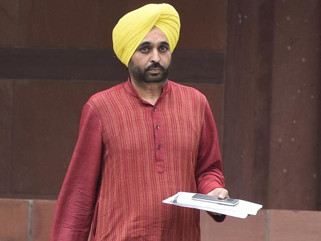 Aam Aadmi Party MP Bhagwant Mann leaves the Parliament House after appearing before the Ethics Committee. (Sonu Mehta/HT Photo) Aam Aadmi Party MP Bhagwant Mann leaves the Parliament House after appearing before the Ethics Committee. (Sonu Mehta/HT Photo)