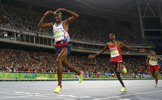 Mo Farah celebrates winning the men's 10,000m final. (REUTERS)