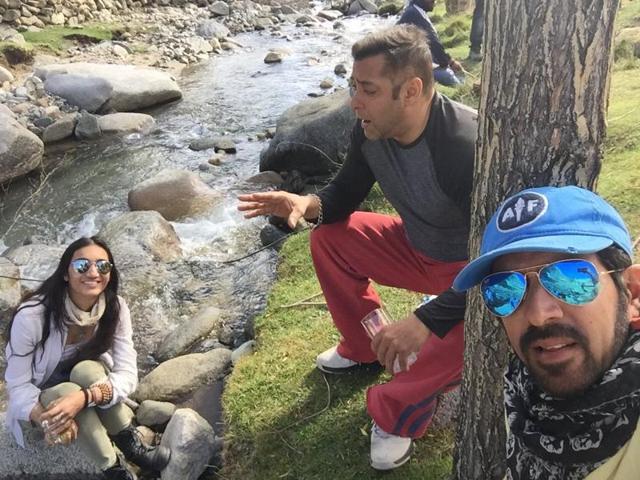 Tubelight, which is set for release on Eid 2017, will mark the Bollywood debut of Chinese actress Zhu Zhu.(Twitter) Tubelight, which is set for release on Eid 2017, will mark the Bollywood debut of Chinese actress Zhu Zhu.(Twitter)