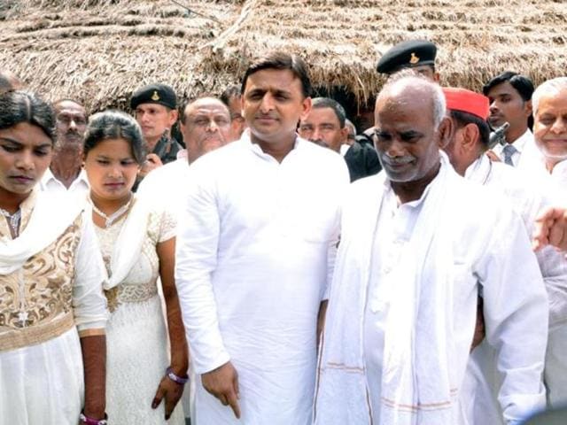 Banshidhar Bauddh (left) outside his mud-and-thatch house in Bahraich during a visit by chief minister Akhilesh Yadav (centre). (HT File Photo) Banshidhar Bauddh (left) outside his mud-and-thatch house in Bahraich during a visit by chief minister Akhilesh Yadav (centre). (HT File Photo)