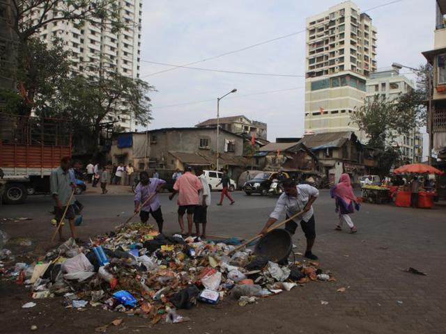 Under the scheme, if a society segregates waste into wet and dry, processes it through composting or any other method, has reduced its energy consumption by using solar panels, uses grey water and has in turn reduced its consumption of potable water, will get the discount.(HT File Photo)