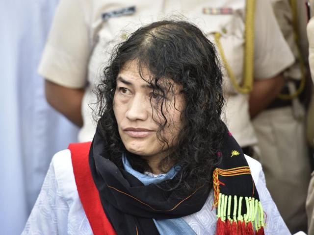 Irom Sharmila interacts with journalists during a press conference at Jawahar Lal Nehru Hospital in Manipur. (Saumya Khandelwal/HT Photo) Irom Sharmila interacts with journalists during a press conference at Jawahar Lal Nehru Hospital in Manipur. (Saumya Khandelwal/HT Photo)