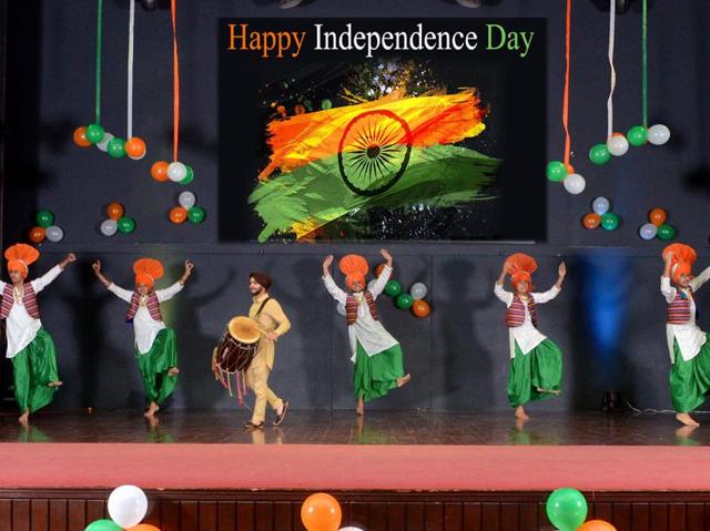 Independence Day Celebration at Guru Nanak Public Senior Secondary School, Ludhiana on Sunday. (HT Photo)