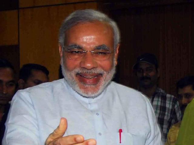 Sena MP Sanjay Raut said that while the PM repeatedly credits freedom fighters such as Mahatma Gandhi, Sardar Patel and Jawaharlal Nehru in his speeches, Savarakar is ignored. (HT Photo) Sena MP Sanjay Raut said that while the PM repeatedly credits freedom fighters such as Mahatma Gandhi, Sardar Patel and Jawaharlal Nehru in his speeches, Savarakar is ignored. (HT Photo)