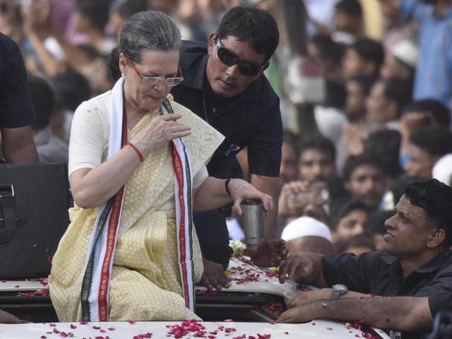 Congress president Sonia Gandhi fell during the roadshow in Varanasi on August 2 and broke her left shoulder. (Ravi Choudhary/HT File Photo) Congress president Sonia Gandhi fell during the roadshow in Varanasi on August 2 and broke her left shoulder. (Ravi Choudhary/HT File Photo)