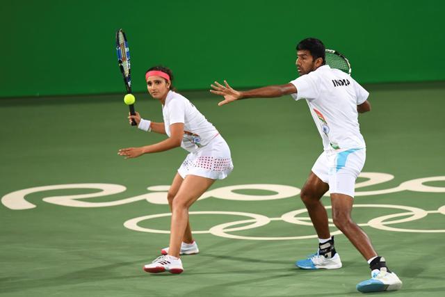 India's Sania Mirza (L) and India's Rohan Bopanna. (AFP)