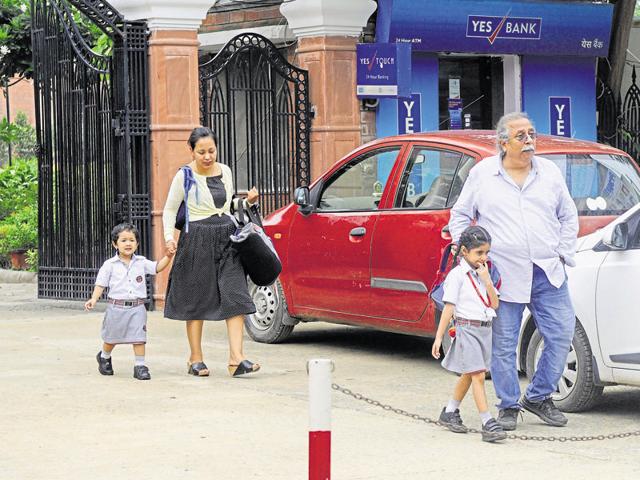 Gurgaon schools, unlike Delhi schools, do not have a regulatory body to check nursery admission procedures that started in July.(HT File)