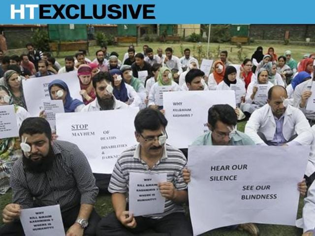 Kashmiri doctors and medical workers wear bandages on their eyes as a mark of protest against the use of pellet guns and recent killings in Srinagar.(AP File Photo)