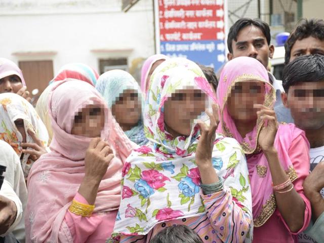 A candle march for the victims of Bulandshahr gang rape, Noida, August 6.(Hindustan Times)