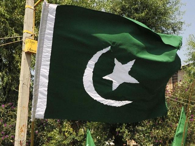 (Representative image) A man was detained for allegedly hoisting a Pakistani flag atop the roof of his house in Mansarover area of Jaipur.(Waseem Andrabi/HT Photo)