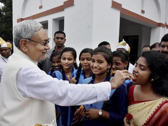 Bihar chief minister Nitish Kumar paying tribute Amar Jawan Jyoti on the occasion of the 70th Independence Day in Patna on Monday. (PTI Photo) Bihar chief minister Nitish Kumar paying tribute Amar Jawan Jyoti on the occasion of the 70th Independence Day in Patna on Monday. (PTI Photo)