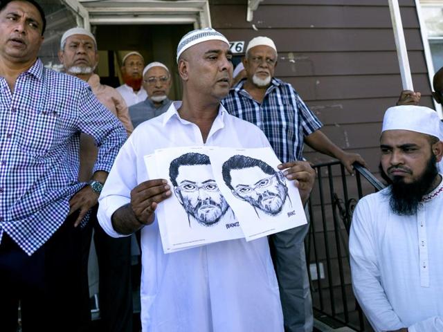 Members of the the Al-Furqan Jame Masjid mosque display a police sketch of a suspect believed to have shot the mosque's imam. (AP) Members of the the Al-Furqan Jame Masjid mosque display a police sketch of a suspect believed to have shot the mosque's imam. (AP)